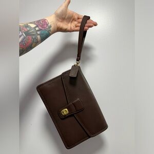 Old Vintage Coach dark brown turn lock clutch